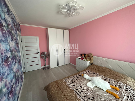 Продам трехкомнатную (3-комн.) квартиру, Варшавское ш, 143к2, Москва г