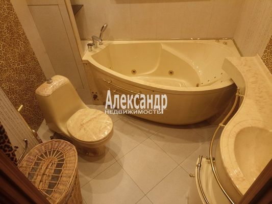 Продам трехкомнатную (3-комн.) квартиру, Варшавская ул, 59, Санкт-Петербург г