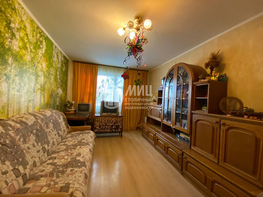 Продам трехкомнатную (3-комн.) квартиру, Осенний б-р, 2, Москва г