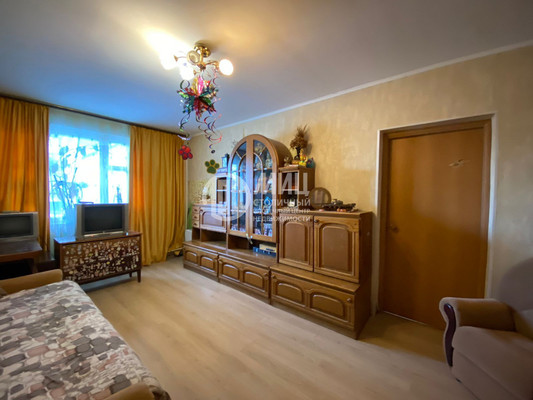 Продам трехкомнатную (3-комн.) квартиру, Осенний б-р, 2, Москва г