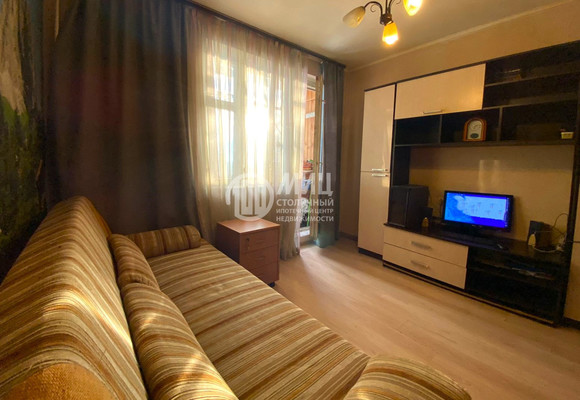 Продам трехкомнатную (3-комн.) квартиру, Осенний б-р, 2, Москва г