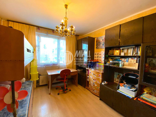 Продам трехкомнатную (3-комн.) квартиру, Осенний б-р, 2, Москва г
