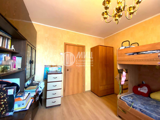 Продам трехкомнатную (3-комн.) квартиру, Осенний б-р, 2, Москва г