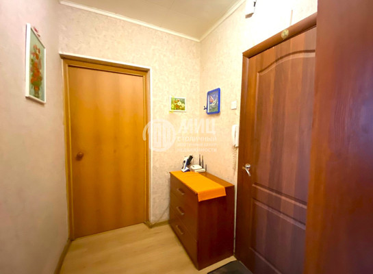 Продам трехкомнатную (3-комн.) квартиру, Осенний б-р, 2, Москва г