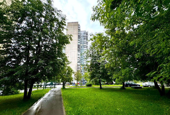 Продам трехкомнатную (3-комн.) квартиру, Осенний б-р, 2, Москва г