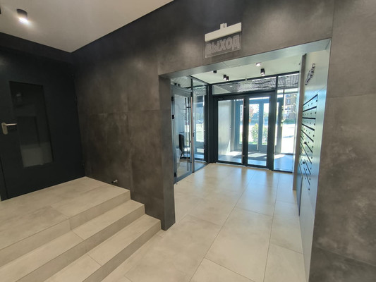 Продам трехкомнатную (3-комн.) квартиру, им. генерала Корнилова ул, 14к1, Краснодар г