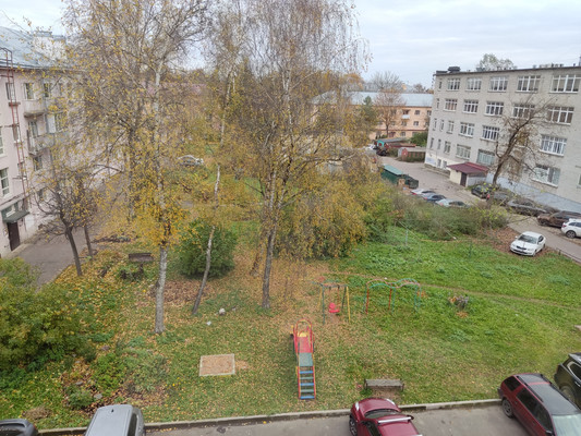 Продам трехкомнатную (3-комн.) квартиру, Розважа ул, 13, Великий Новгород г