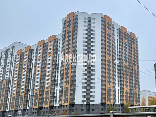 Продам многокомнатную квартиру, Ленинский пр-кт, 68, Санкт-Петербург г