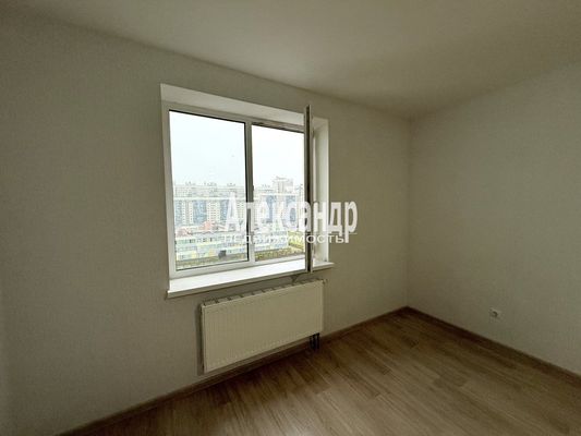 Продам многокомнатную квартиру, Ленинский пр-кт, 68, Санкт-Петербург г