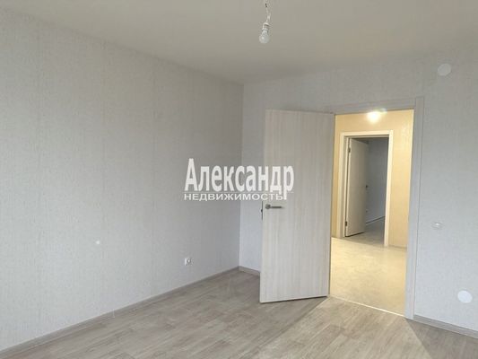 Продам многокомнатную квартиру, Ленинский пр-кт, 68, Санкт-Петербург г