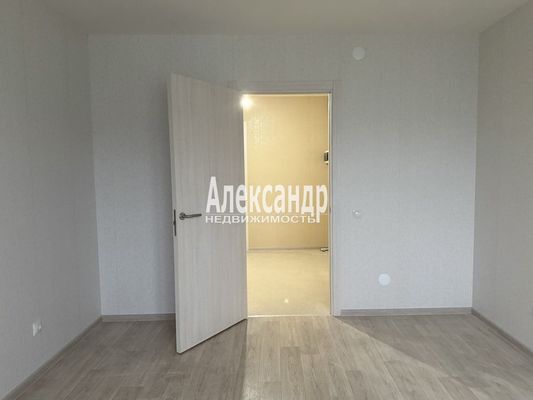 Продам многокомнатную квартиру, Ленинский пр-кт, 68, Санкт-Петербург г