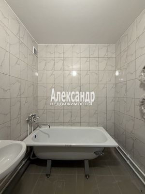 Продам многокомнатную квартиру, Ленинский пр-кт, 68, Санкт-Петербург г