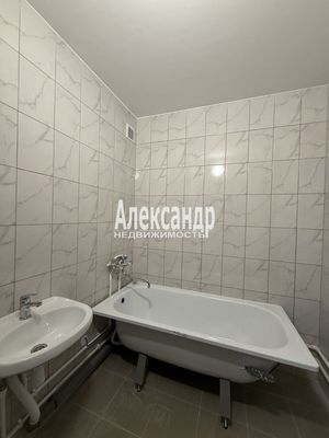 Продам многокомнатную квартиру, Ленинский пр-кт, 68, Санкт-Петербург г