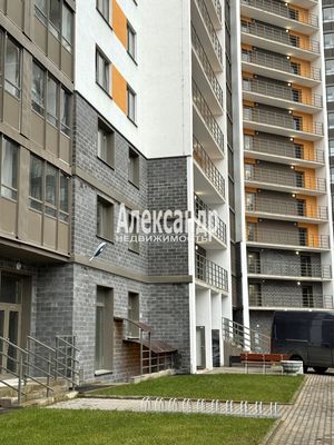 Продам многокомнатную квартиру, Ленинский пр-кт, 68, Санкт-Петербург г