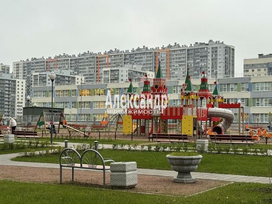 Продам многокомнатную квартиру, Ленинский пр-кт, 68, Санкт-Петербург г