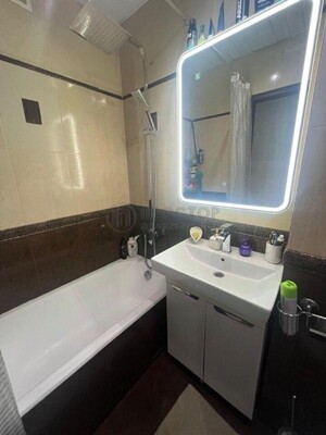 Продам двухкомнатную (2-комн.) квартиру, Сумской проезд, 12к3, Москва г