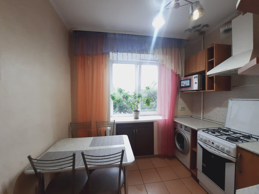 Продам трехкомнатную (3-комн.) квартиру, Бессонова ул, 27, Уфа г