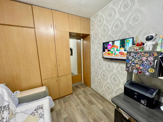 Продам трехкомнатную (3-комн.) квартиру, Чкалова ул, 13, Казань г