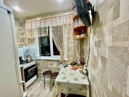 Продам трехкомнатную (3-комн.) квартиру, Чкалова ул, 13, Казань г