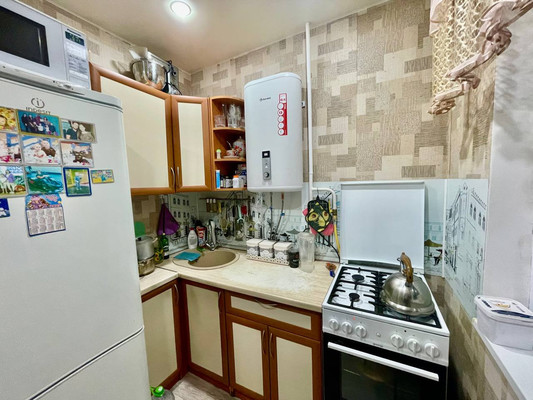 Продам трехкомнатную (3-комн.) квартиру, Чкалова ул, 13, Казань г