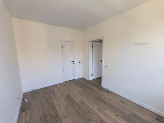 Продам трехкомнатную (3-комн.) квартиру, им. генерала Корнилова ул, 14к1, Краснодар г