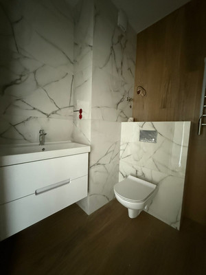 Продам трехкомнатную (3-комн.) квартиру, им. генерала Корнилова ул, 14к1, Краснодар г