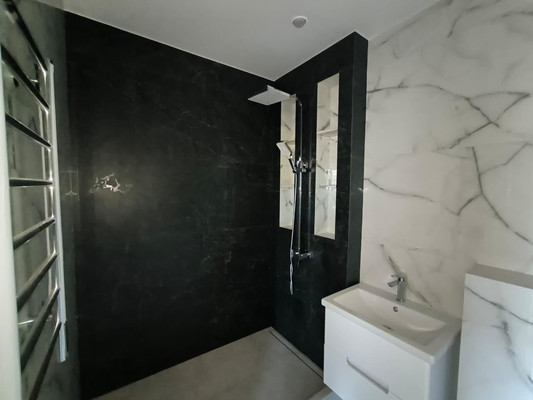 Продам трехкомнатную (3-комн.) квартиру, им. генерала Корнилова ул, 14к1, Краснодар г