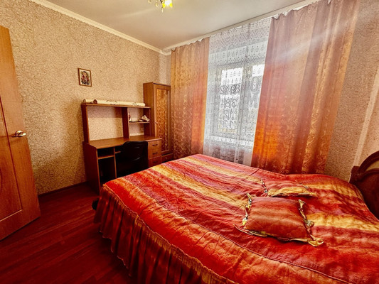 Продам двухкомнатную (2-комн.) квартиру, Рокоссовского ул, 26, Ишим г