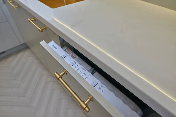 Продам трехкомнатную (3-комн.) квартиру, Седова ул, 65а/6, Иркутск г