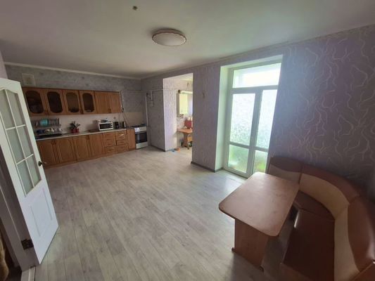 Продам трехкомнатную (3-комн.) квартиру, Балаклавская ул, 121, Симферополь г