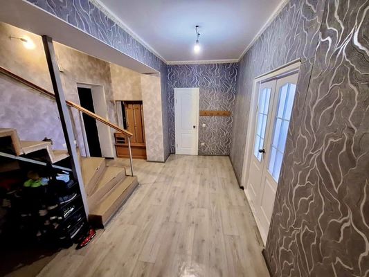 Продам трехкомнатную (3-комн.) квартиру, Балаклавская ул, 121, Симферополь г