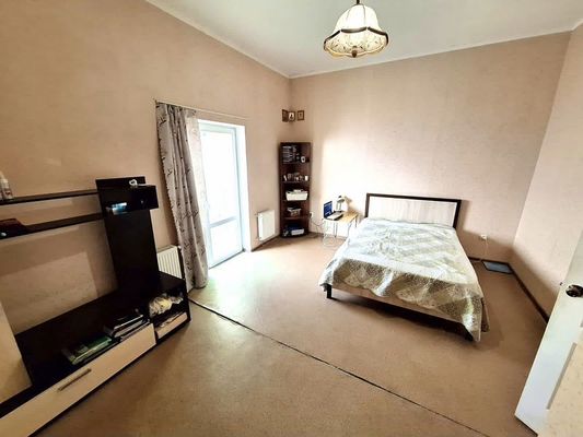 Продам трехкомнатную (3-комн.) квартиру, Балаклавская ул, 121, Симферополь г