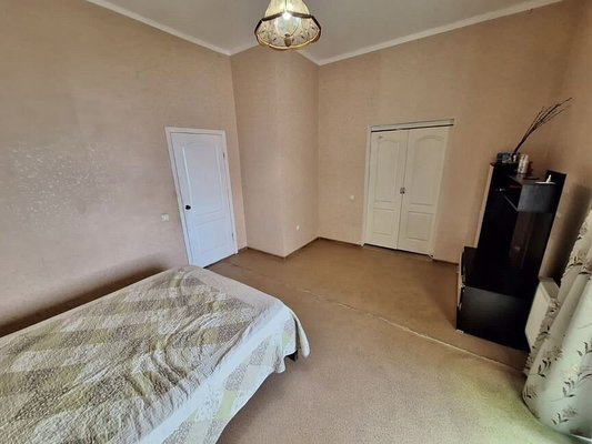 Продам трехкомнатную (3-комн.) квартиру, Балаклавская ул, 121, Симферополь г