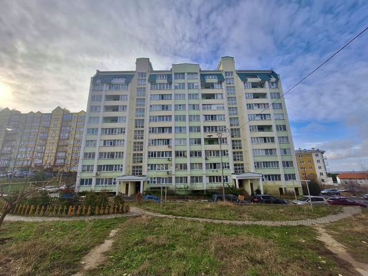 Продам трехкомнатную (3-комн.) квартиру, Балаклавская ул, 121, Симферополь г