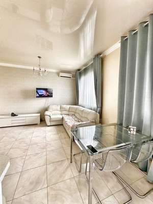 Продам двухкомнатную (2-комн.) квартиру, Крылатская ул, 19, Краснодар г