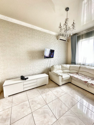 Продам двухкомнатную (2-комн.) квартиру, Крылатская ул, 19, Краснодар г