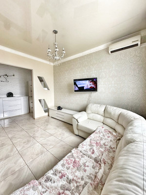 Продам двухкомнатную (2-комн.) квартиру, Крылатская ул, 19, Краснодар г