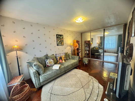 Продам двухкомнатную (2-комн.) квартиру, Славы пр-кт, 2к2, Санкт-Петербург г