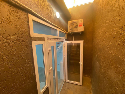 Продам коммерческое помещение 55,7 м2, им. Героя Яцкова И.В. ул, 19к1, Краснодар г