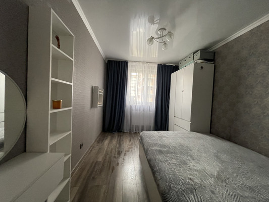 Продам двухкомнатную (2-комн.) квартиру, Западный Обход ул, 42к8, Краснодар г