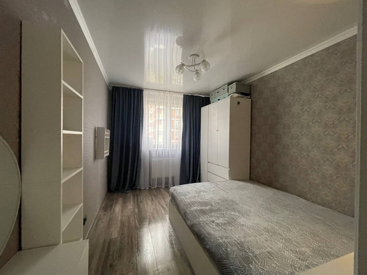 Продам двухкомнатную (2-комн.) квартиру, Западный Обход ул, 42к8, Краснодар г