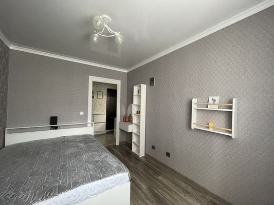 Продам двухкомнатную (2-комн.) квартиру, Западный Обход ул, 42к8, Краснодар г