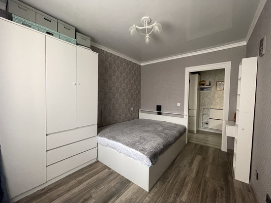 Продам двухкомнатную (2-комн.) квартиру, Западный Обход ул, 42к8, Краснодар г