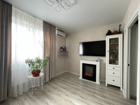 Продам двухкомнатную (2-комн.) квартиру, Западный Обход ул, 42к8, Краснодар г