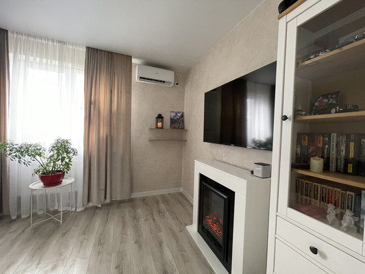 Продам двухкомнатную (2-комн.) квартиру, Западный Обход ул, 42к8, Краснодар г