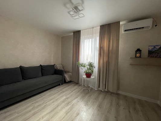 Продам двухкомнатную (2-комн.) квартиру, Западный Обход ул, 42к8, Краснодар г