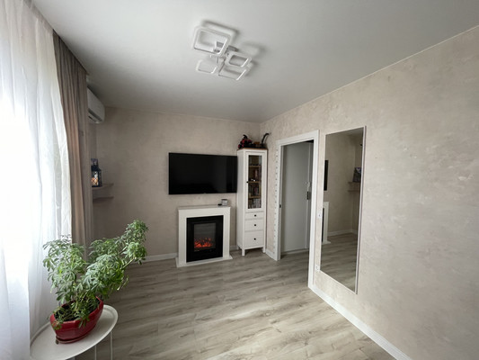 Продам двухкомнатную (2-комн.) квартиру, Западный Обход ул, 42к8, Краснодар г