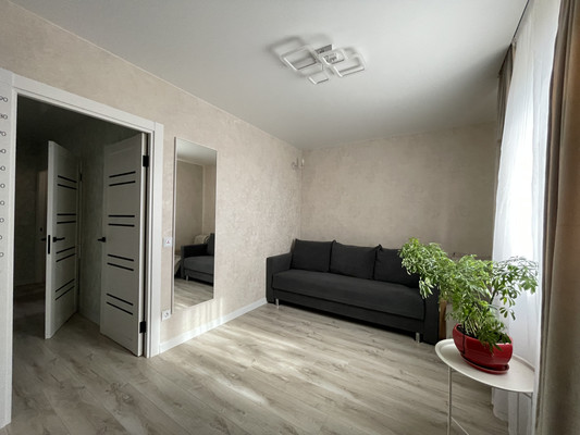 Продам двухкомнатную (2-комн.) квартиру, Западный Обход ул, 42к8, Краснодар г