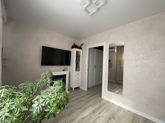 Продам двухкомнатную (2-комн.) квартиру, Западный Обход ул, 42к8, Краснодар г