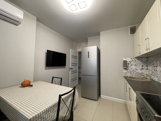 Продам двухкомнатную (2-комн.) квартиру, Западный Обход ул, 42к8, Краснодар г